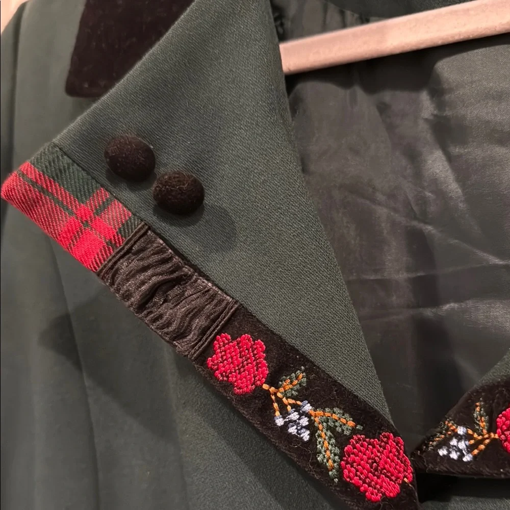 Elegant Green Women's Jacket with Black Collar - Picture 2 of 2